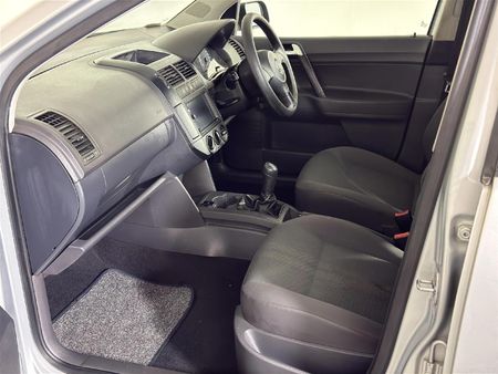 2012-Volkswagen-Polo-Vivo-14-Blueline_9