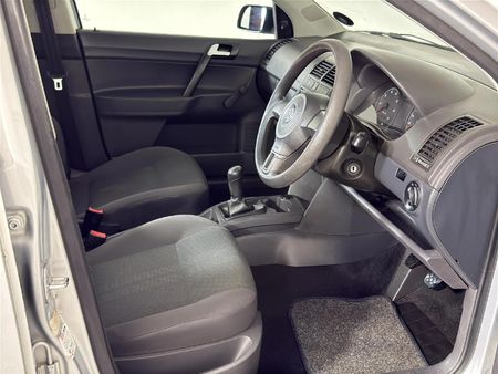 2012-Volkswagen-Polo-Vivo-14-Blueline_10