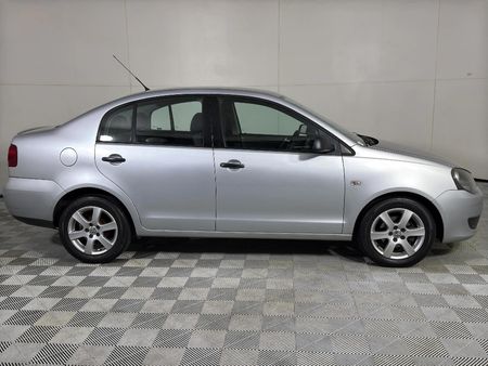 2012-Volkswagen-Polo-Vivo-14-Blueline_3