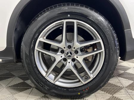 2018-Mercedes-Benz-GLC-220d_19