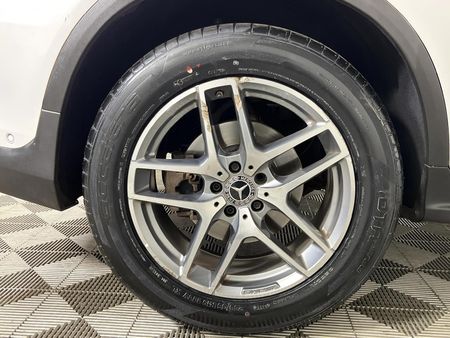 2018-Mercedes-Benz-GLC-220d_20