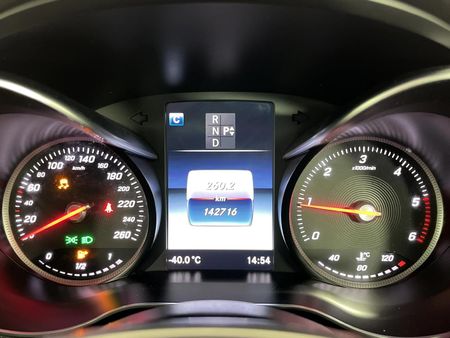 2018-Mercedes-Benz-GLC-220d_7