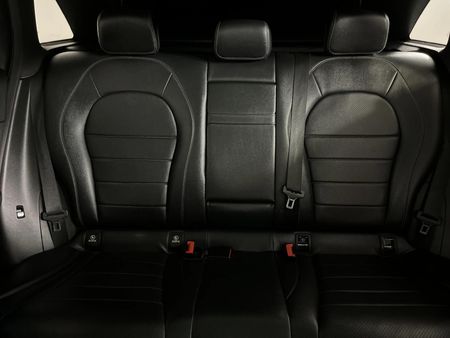 2018-Mercedes-Benz-GLC-220d_8