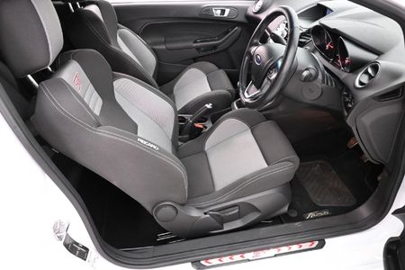 2018-Ford-Fiesta-ST-16-EcoBoost-GDTi_10