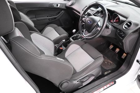 2018-Ford-Fiesta-ST-16-EcoBoost-GDTi_11