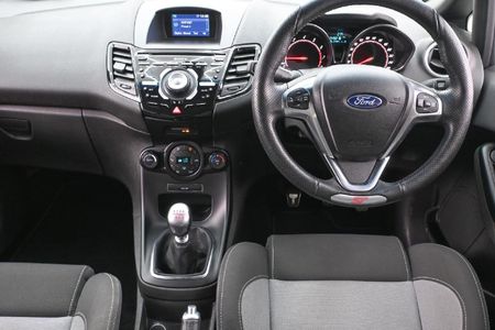 2018-Ford-Fiesta-ST-16-EcoBoost-GDTi_13