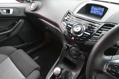 2018-Ford-Fiesta-ST-16-EcoBoost-GDTi_14