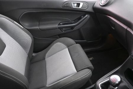 2018-Ford-Fiesta-ST-16-EcoBoost-GDTi_15