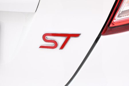 2018-Ford-Fiesta-ST-16-EcoBoost-GDTi_8