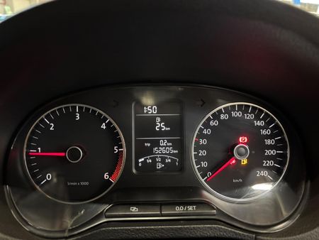 2012-Volkswagen-Polo-16-TDI-Cross_9