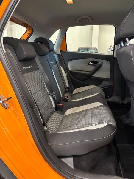2012-Volkswagen-Polo-16-TDI-Cross_10