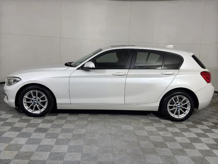 2017-BMW-1-Series-118i-5-dr-Auto_5