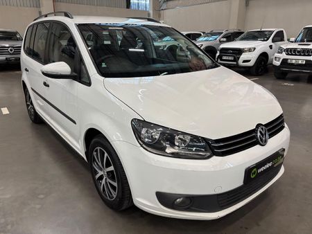 2014-Volkswagen-Touran-20-TDI-Trendline-Auto_0