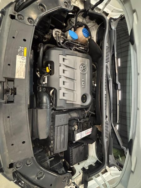 2014-Volkswagen-Touran-20-TDI-Trendline-Auto_12