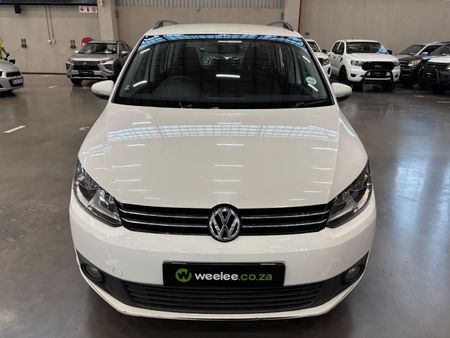 2014-Volkswagen-Touran-20-TDI-Trendline-Auto_7