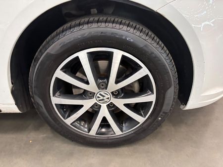 2014-Volkswagen-Touran-20-TDI-Trendline-Auto_8