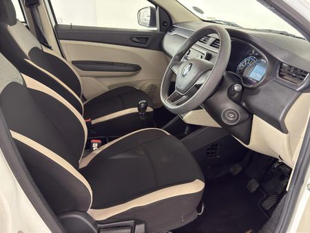 2021-Renault-Triber-10-Expression_9