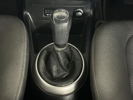 2010-Hyundai-i20-16_11