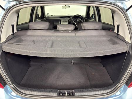 2010-Hyundai-i20-16_15