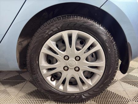 2010-Hyundai-i20-16_18