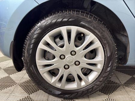 2010-Hyundai-i20-16_19