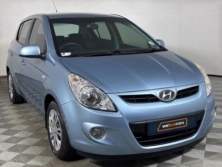 2010-Hyundai-i20-16_2