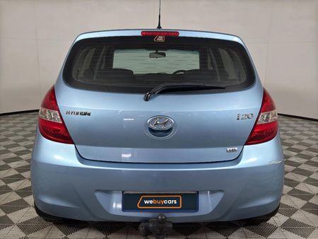 2010-Hyundai-i20-16_4