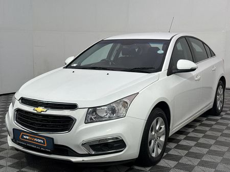 2015-Chevrolet-Cruze-16-LS_0