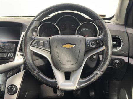 2015-Chevrolet-Cruze-16-LS_12