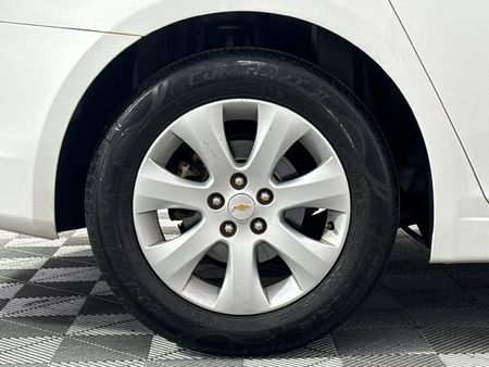 2015-Chevrolet-Cruze-16-LS_18