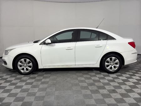2015-Chevrolet-Cruze-16-LS_5