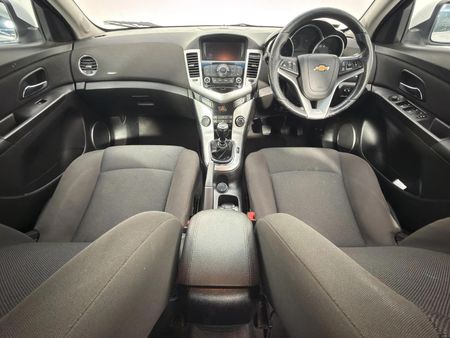 2015-Chevrolet-Cruze-16-LS_6