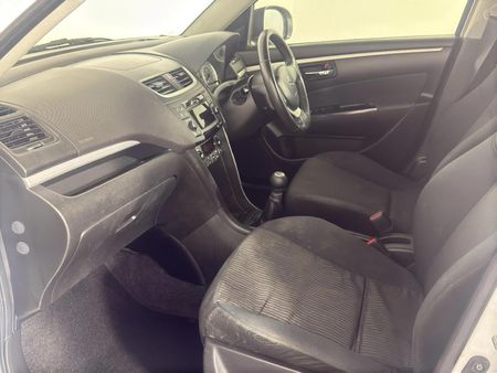 2012-Suzuki-Swift-14-GLS_9