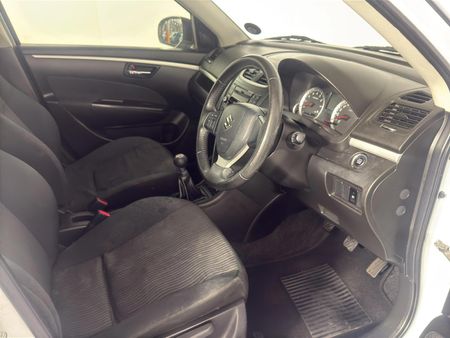 2012-Suzuki-Swift-14-GLS_10
