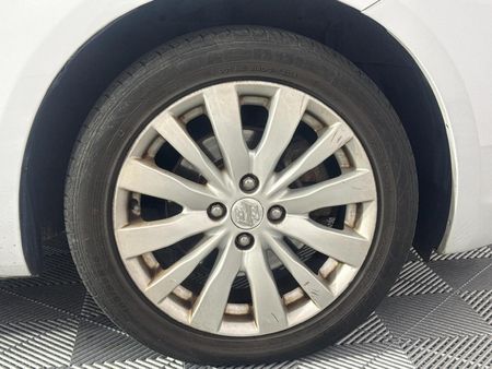 2012-Suzuki-Swift-14-GLS_17