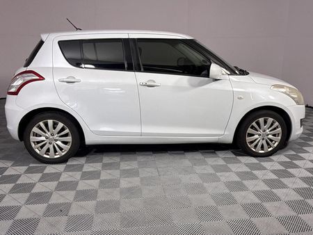 2012-Suzuki-Swift-14-GLS_3