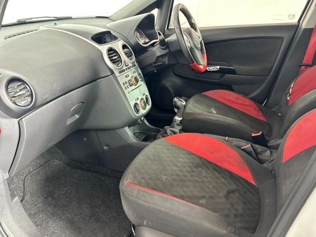 2009-Opel-Corsa-16-Sport-5-dr_9
