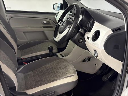 2019-Volkswagen-Up-Beats-10-5-dr_10