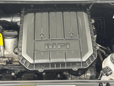2019-Volkswagen-Up-Beats-10-5-dr_14
