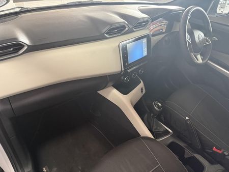 2025-Nissan-Magnite-10T-Acenta_11