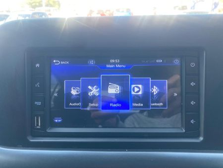 2022-Hyundai-Grand-i10-10-Motion_12