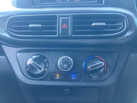 2022-Hyundai-Grand-i10-10-Motion_13