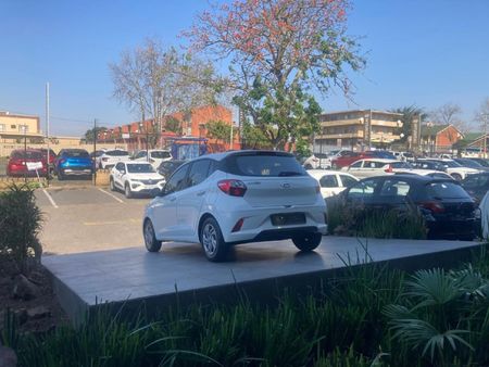2022-Hyundai-Grand-i10-10-Motion_7