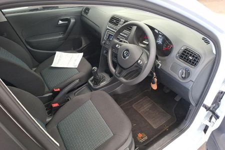 2024-Volkswagen-Polo-Vivo-14-Comfortline-5-dr_4