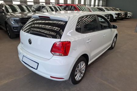 2024-Volkswagen-Polo-Vivo-14-Comfortline-5-dr_5
