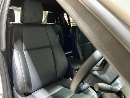 2026-Toyota-Hilux-28-GD-6-Raised-Body-Legend-4x4-Auto-Double-Cab_10