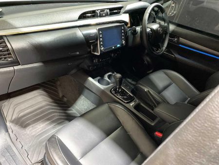 2026-Toyota-Hilux-28-GD-6-Raised-Body-Legend-4x4-Auto-Double-Cab_11