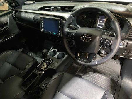 2026-Toyota-Hilux-28-GD-6-Raised-Body-Legend-4x4-Auto-Double-Cab_15