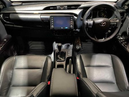 2026-Toyota-Hilux-28-GD-6-Raised-Body-Legend-4x4-Auto-Double-Cab_16