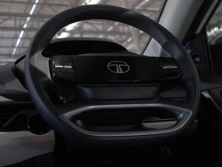 2025-TATA-Curvv-12T-Pure_16